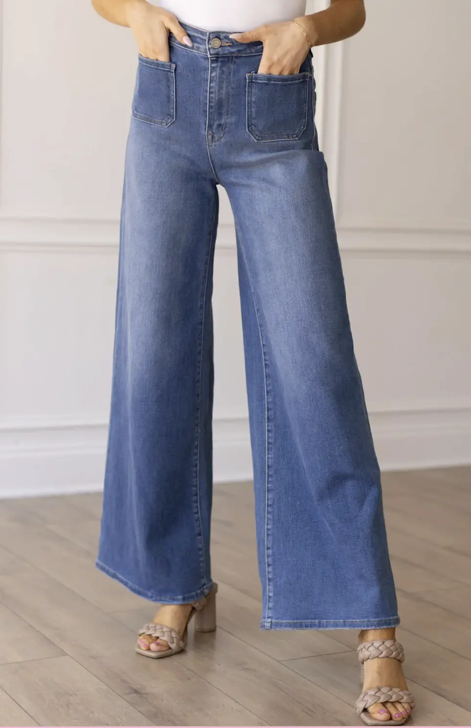 Medium Wash Wide Leg Flare With Front Pockets W595 1