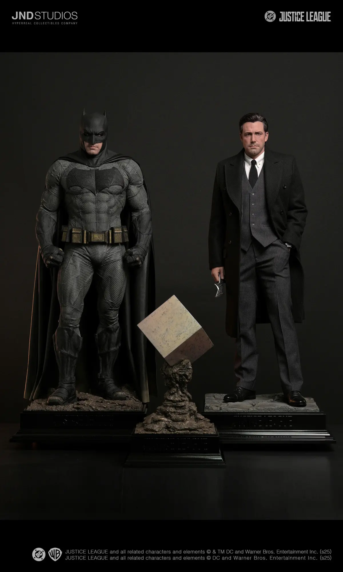 Dc Justice League: Batman & Bruce Wayne Dual 1/3 Scale Hyper Real Statues 1
