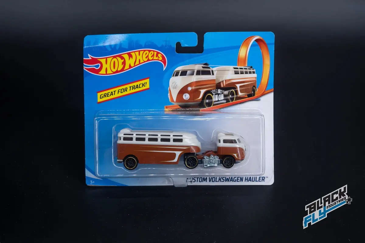 Hot Wheels -- Custom Volkswagen Hauler - Bus 1