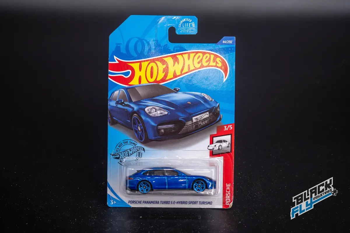 Hot Wheels - Porsche Panamera Turbo S E-Hybrid Sport Turismo - Blue 1