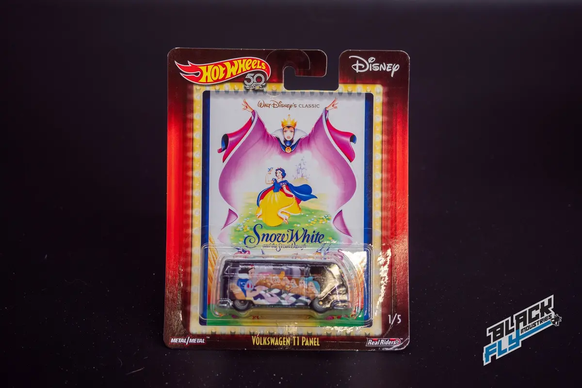 Hot Wheels - 2018 Volkswagen T1 Panel Bus Disney Snow White 1