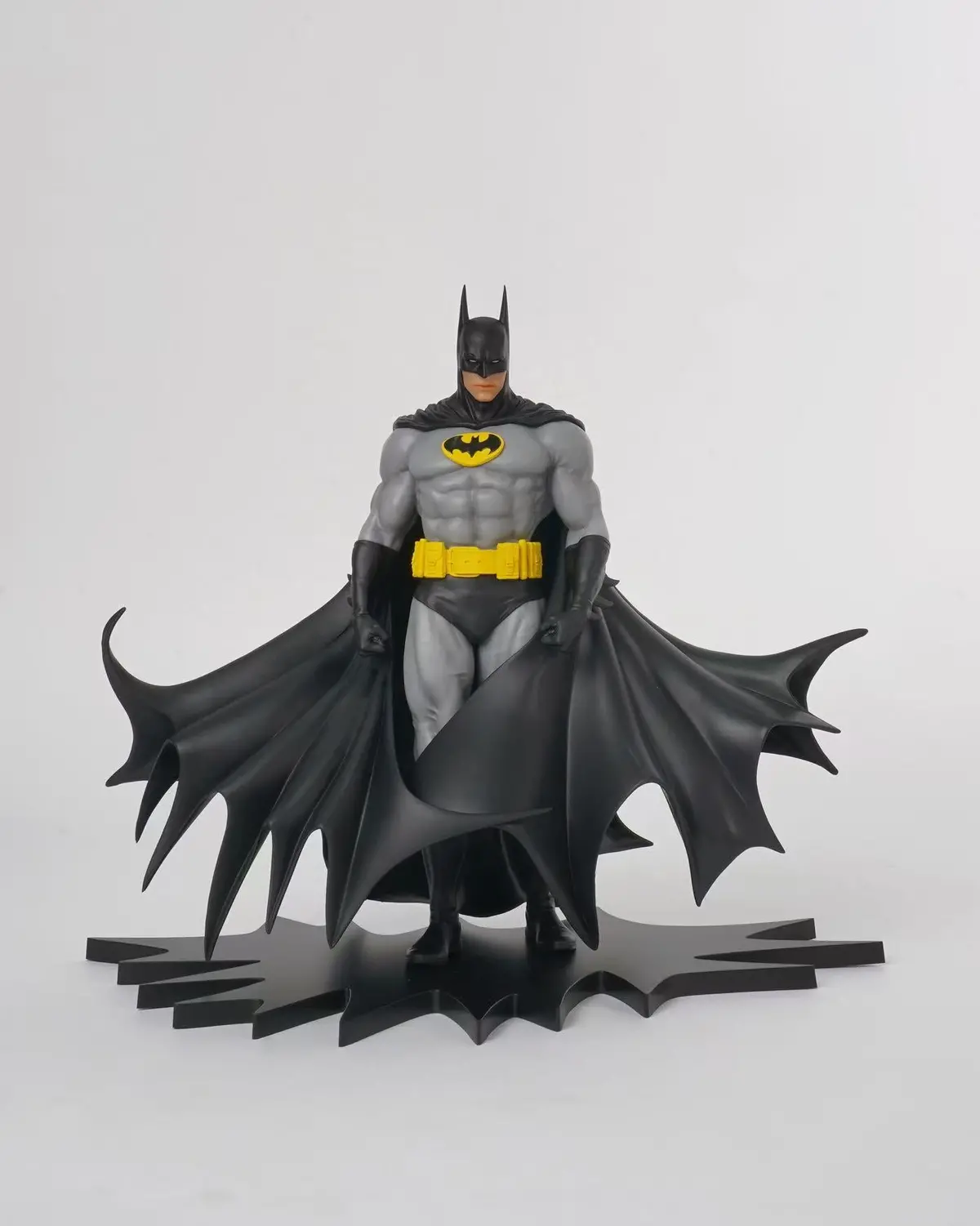 Dc Heroes: Batman Black And Gray 1