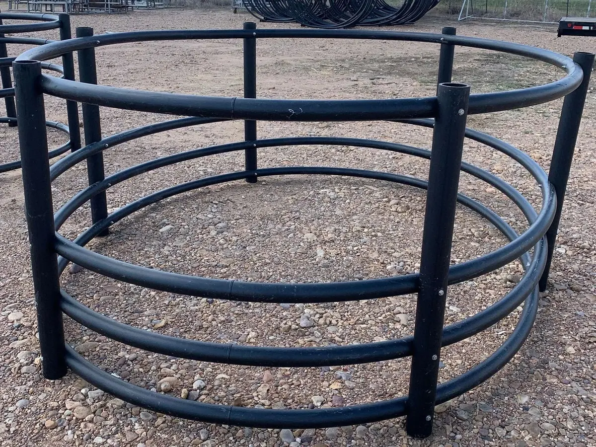 Poly Cattle Hay Ring - Round Bale 1