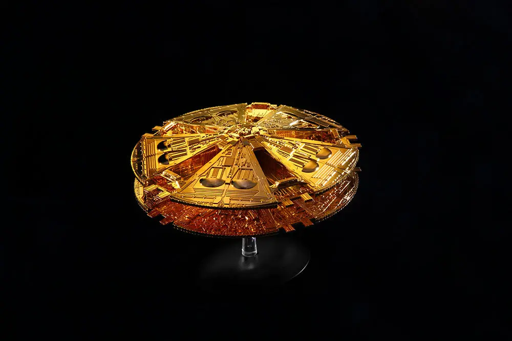Battlestar Galactica: Cylon Basestar (Tos) Limited Edition Gold 1