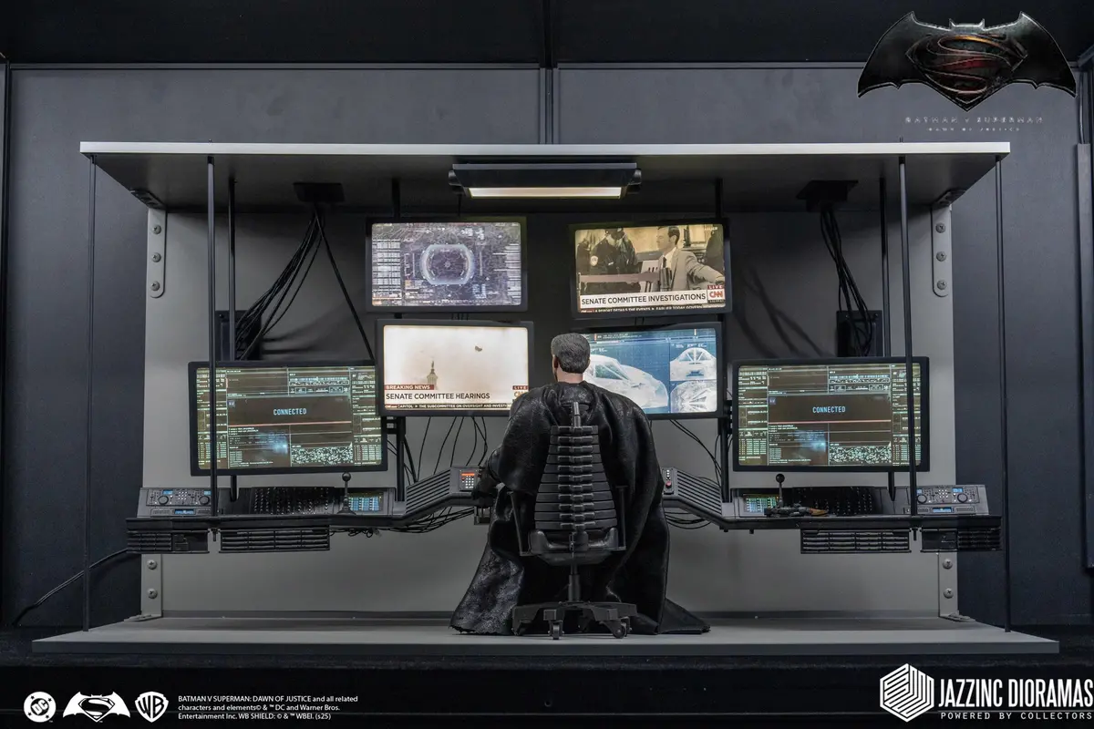 Batman V Superman (2016): Batcomputer Lab Ultimate Edition 1
