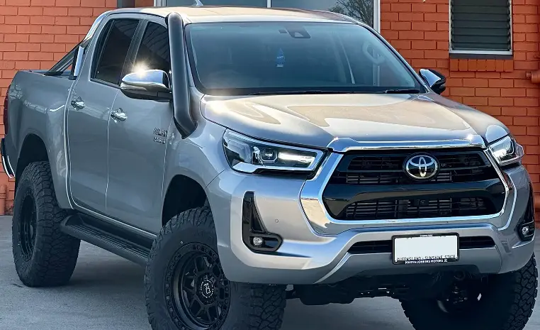 Toyota Hilux (2015-2025) N80 Gun Phat Bars 4" Stainless Snorkel 1