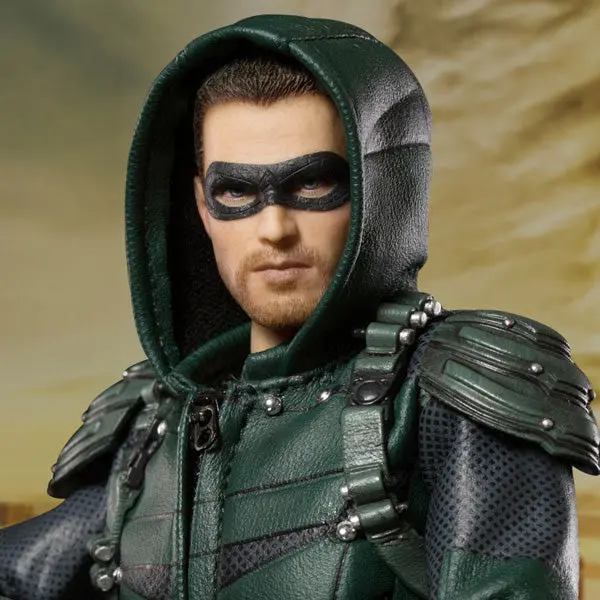 Green Arrow Deluxe Eighth-Scale 1