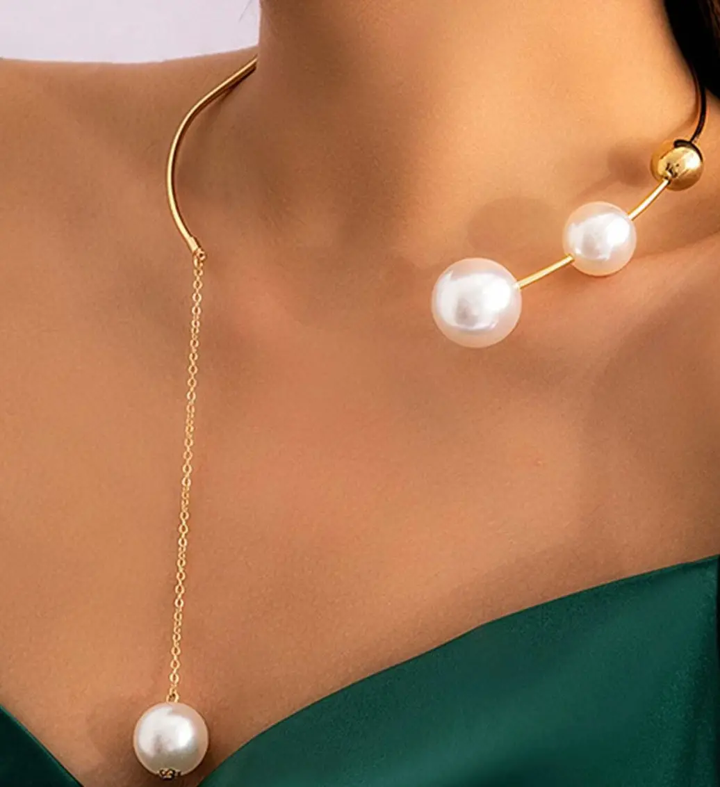Faux Pearl Decor Choker 1