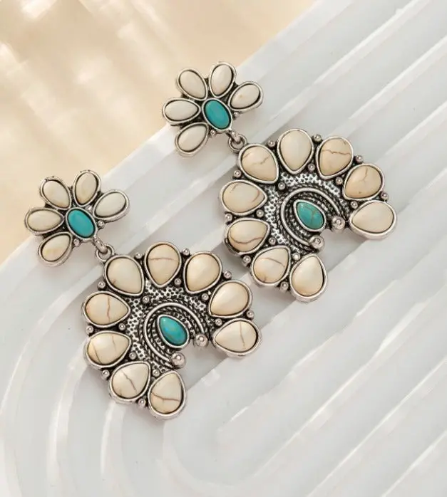 1Pair Women's Vintage & Stylish Bohemian Dark & White Turquoise Earrings With Black & White Color Matching 1