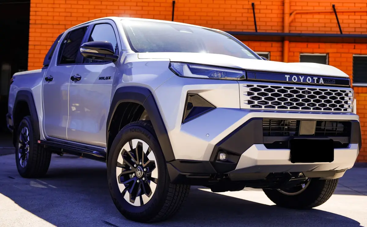Toyota Hilux (2026-2028) N90 (Angled) Phat Bars Rock Sliders/Side Steps – Powdercoated 1