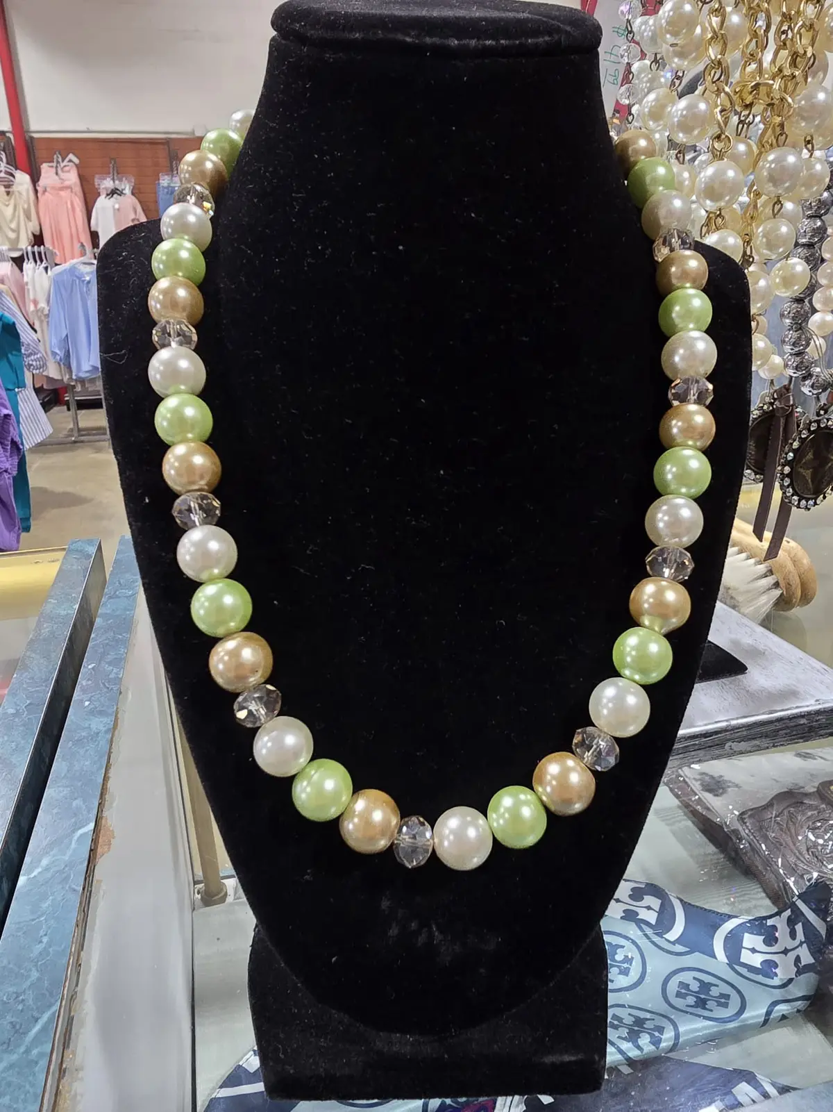 Green And White Pearl Necklace 1
