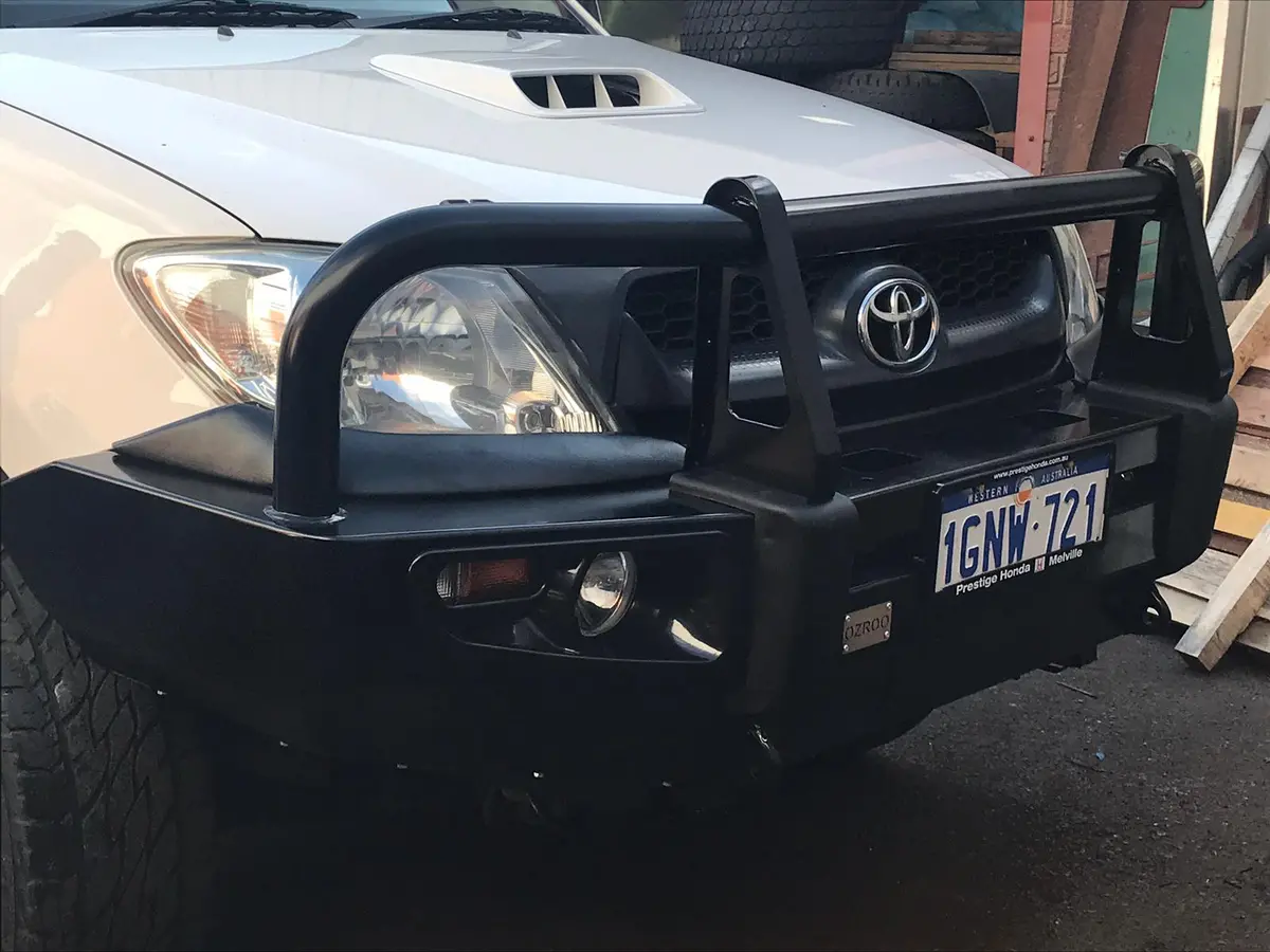 Toyota Hilux (2005-2015) Kun Commercial Bullbar 1