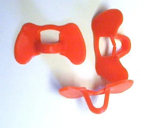 Clip-On Pinless Blinders 1