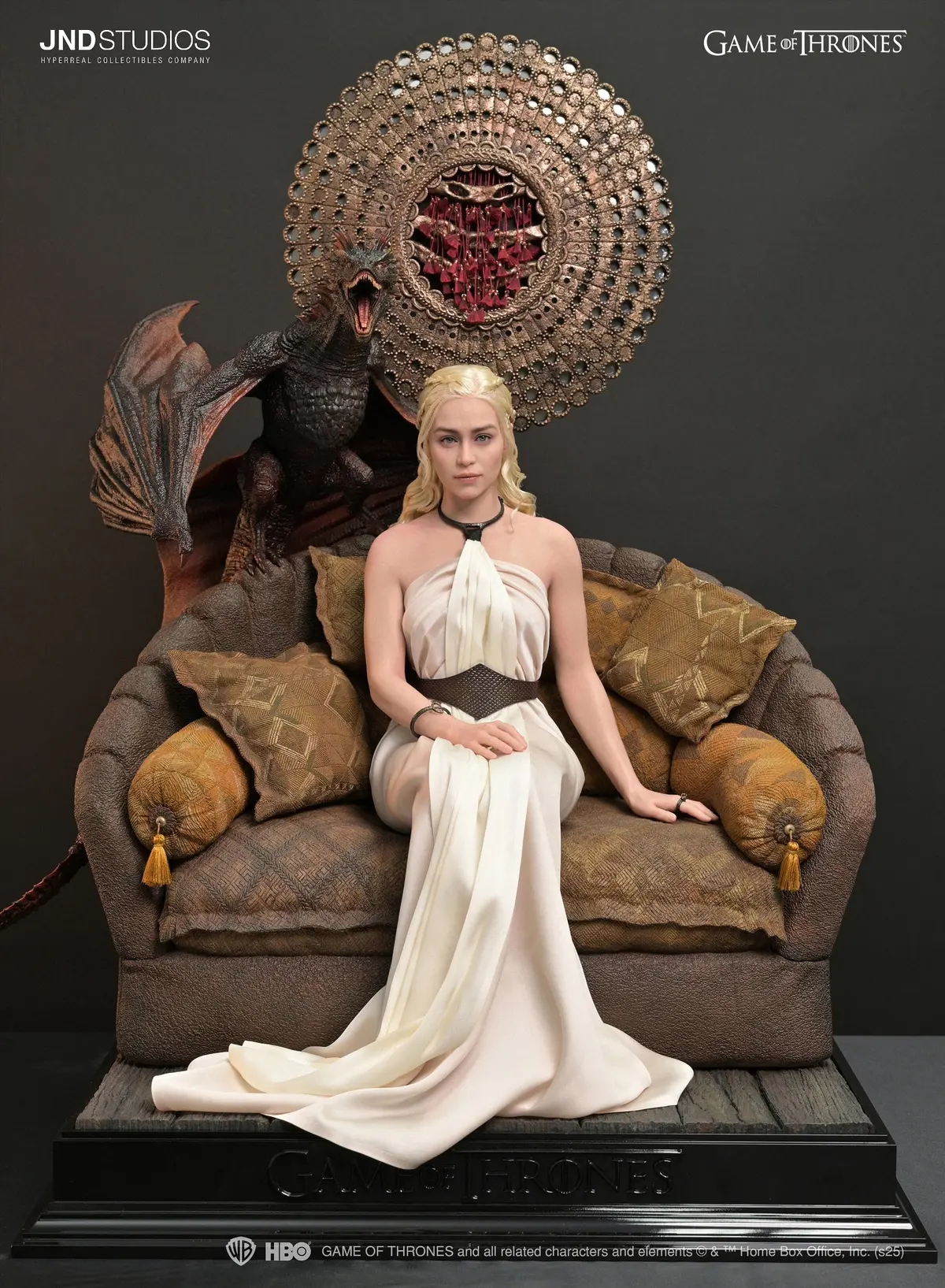 Game Of Thrones: Daenerys Targaryen 1:3 Scale (Pre-Order) 1