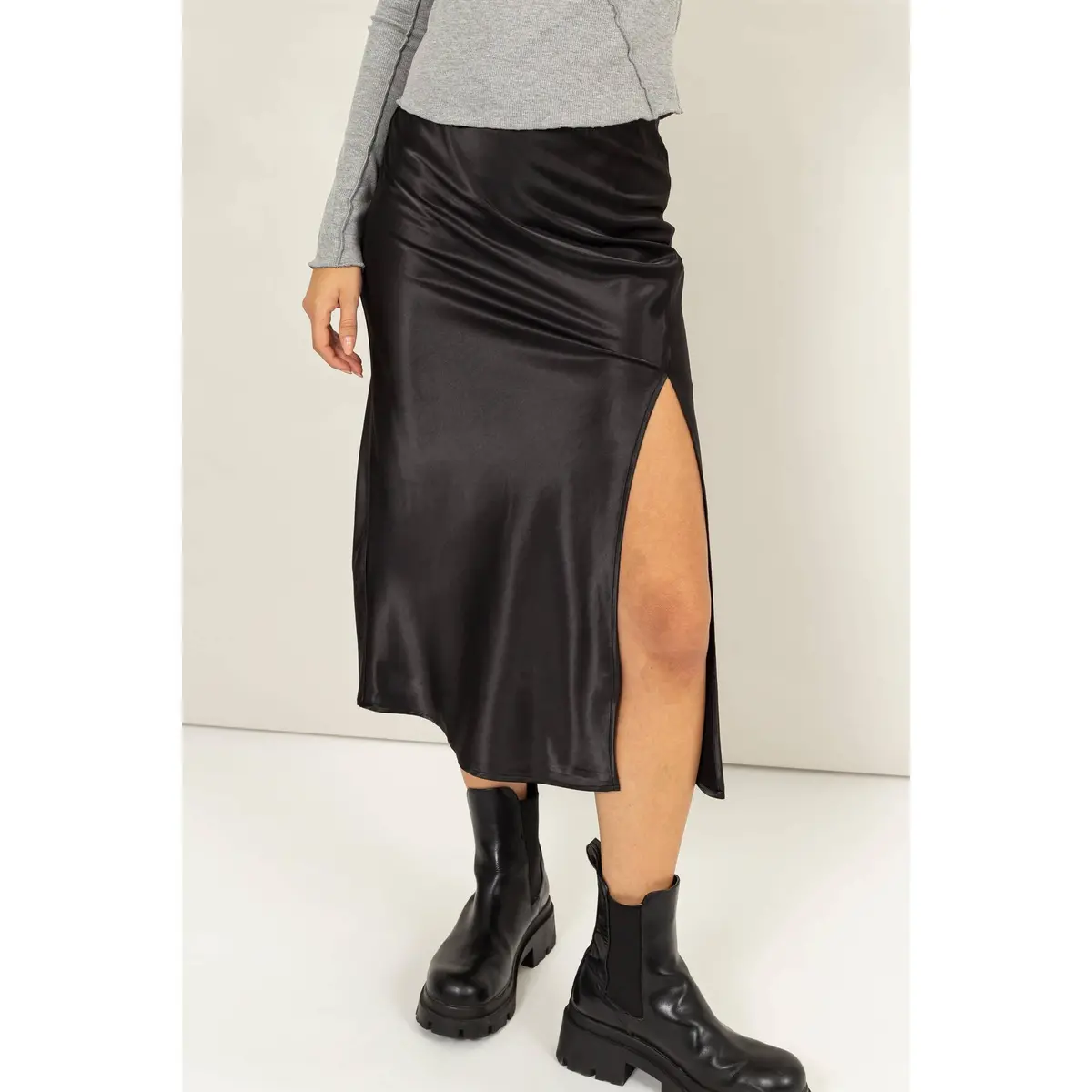 Satin Midi Skirt With Side Slit And High Waist/Black 1