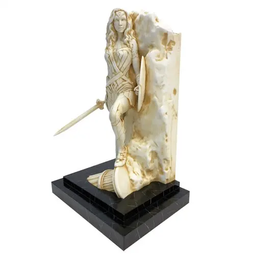 Dc Comics: Wonder Woman Marble Finish Fine Art Statue 1