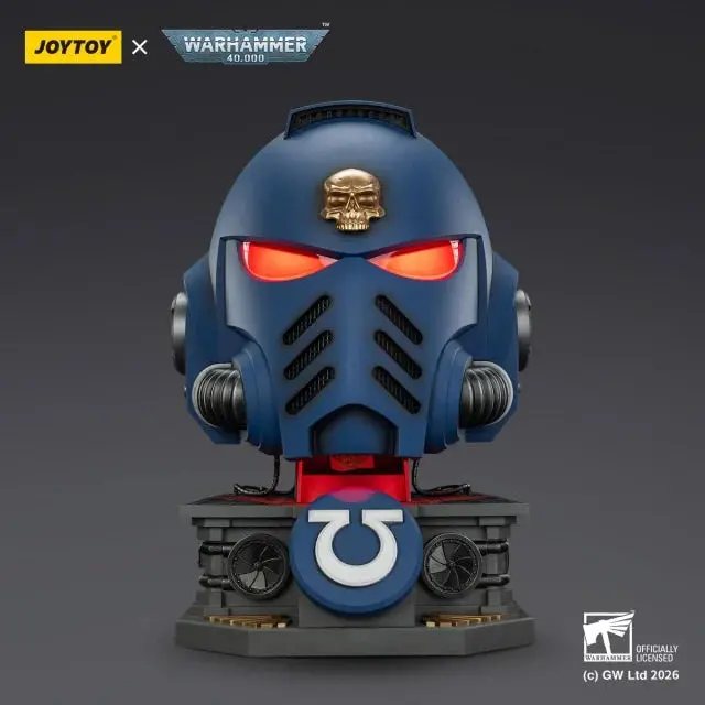 Warhammer 40K: Ultramarines Captain Mkx Helmet And Display Stand (Pre-Order) 1