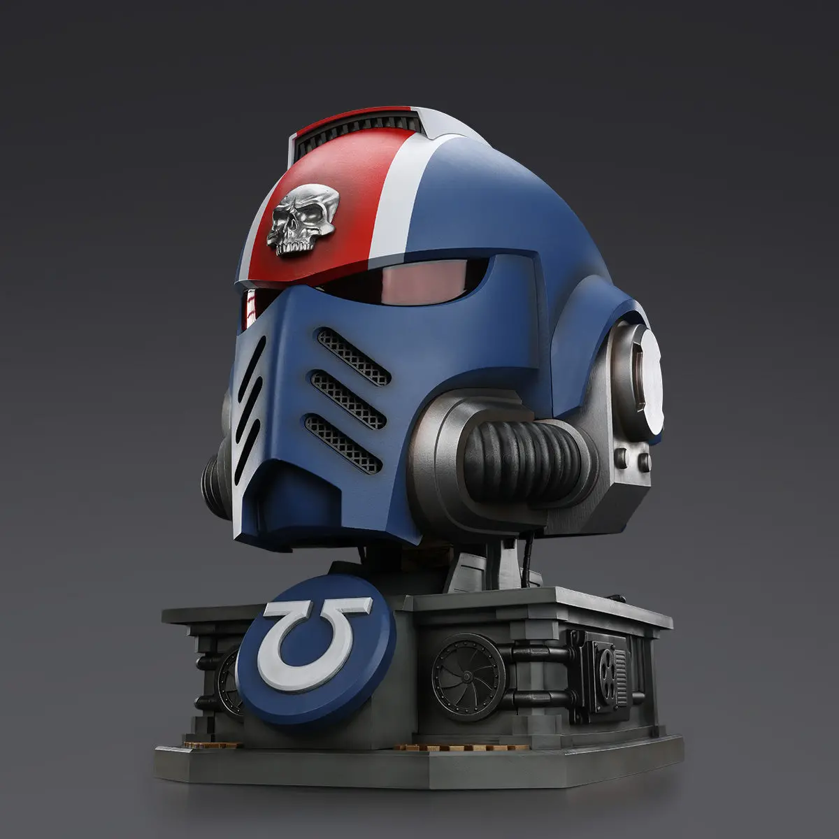 Warhammer 40,000 Space Marine 2: Ultramarines Lieutenant Titus Mkx Helmet & Display Stand (Pre-Order) 1