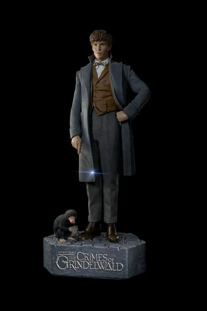 Fantastic Beasts 2 The Crimes Of Grindenwald: Newt And Niffler Life Size Statue 1