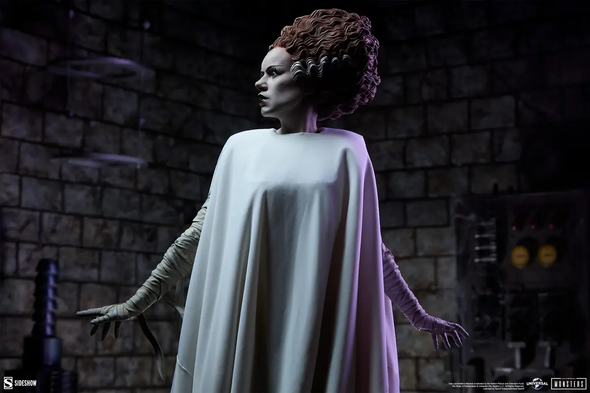 Universal Monsters: The Bride Of Frankenstein Premium Format Mixed Media Figure (Pre-Order) 1
