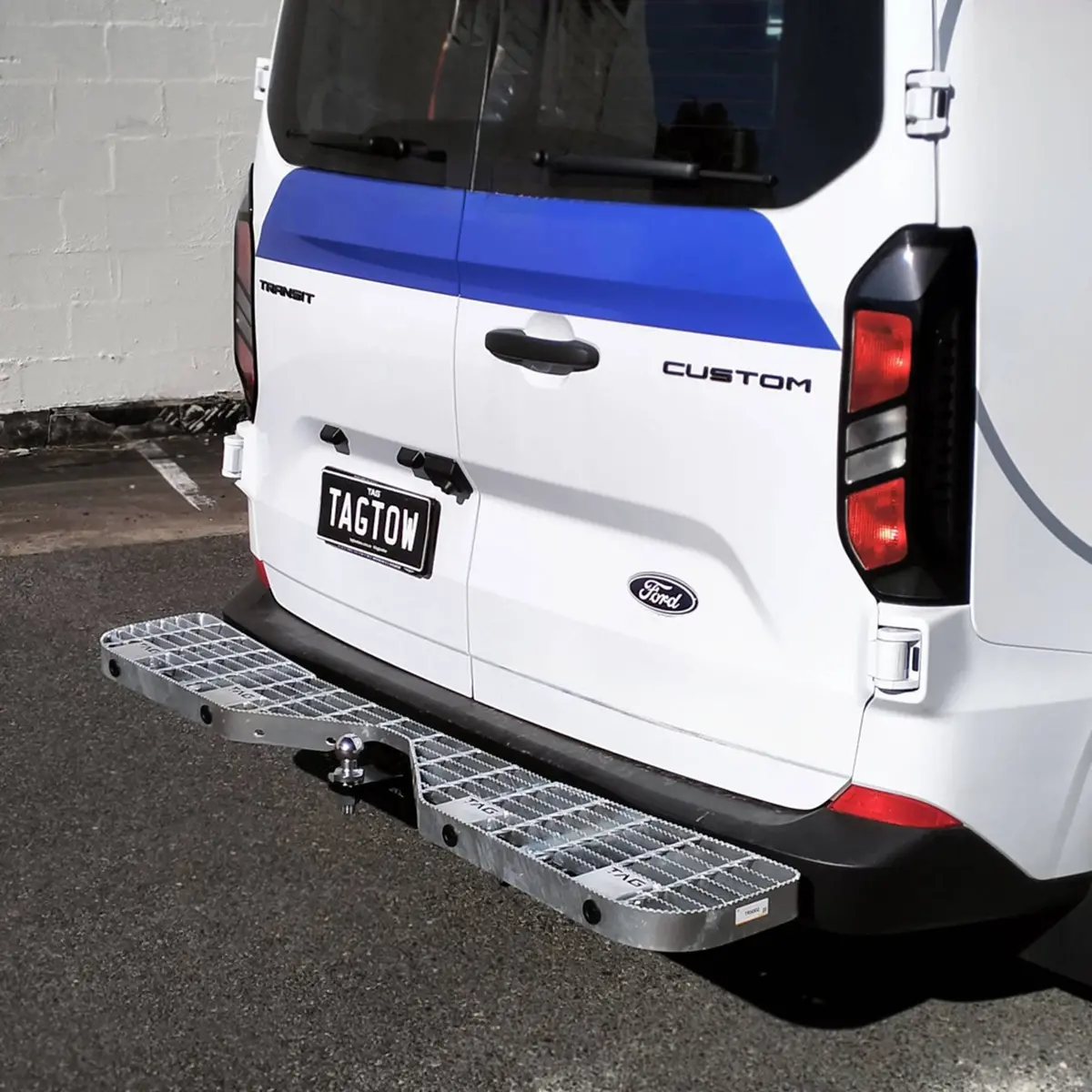 Tag Rear Step & Towbar For Ford Transit Custom Av Series (07/2023 - On), Tourneo (05/2024 - On) 1