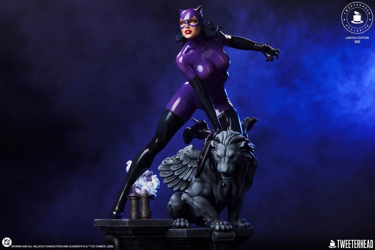 Dc Comics: Catwoman Sixth Scale (Purple Edition) (Pre-Order) 1