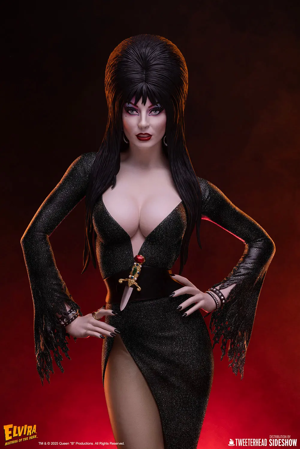 Elvira: Mistress Of The Dark (Black Glitter Dress Variant) (Pre-Order) 1