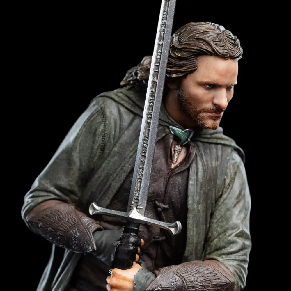 The Lord Of The Rings: Aragorn Miniature Statue (Pre-Order) 1